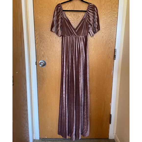 (NWT) ASOS DESIGN twist back pleated empire waist velvet maxi dress in champagne - Picture 5 of 9